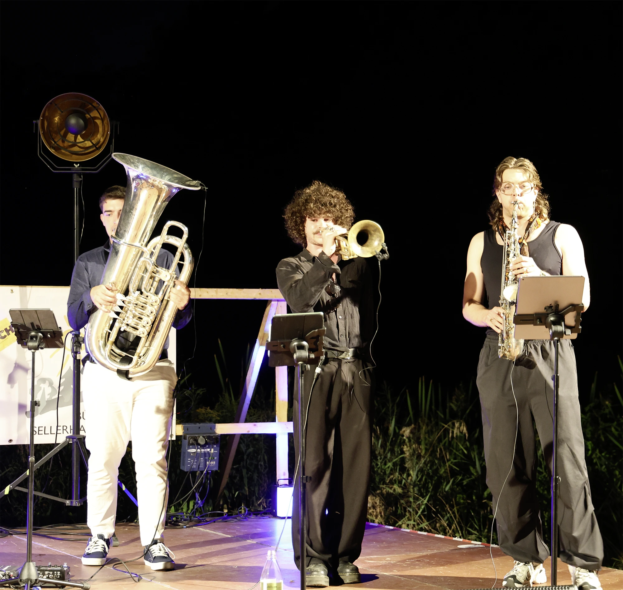Die Bläser auf der Bühne